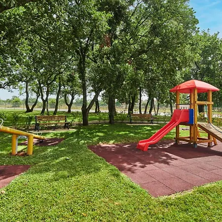Beautiful Apartment In Umag Daire *